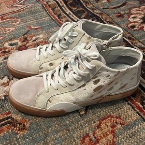 Dolce Vita Sneaker size 9